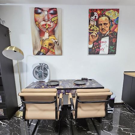 Apartamentos Benidorm Black Bagian luar foto
