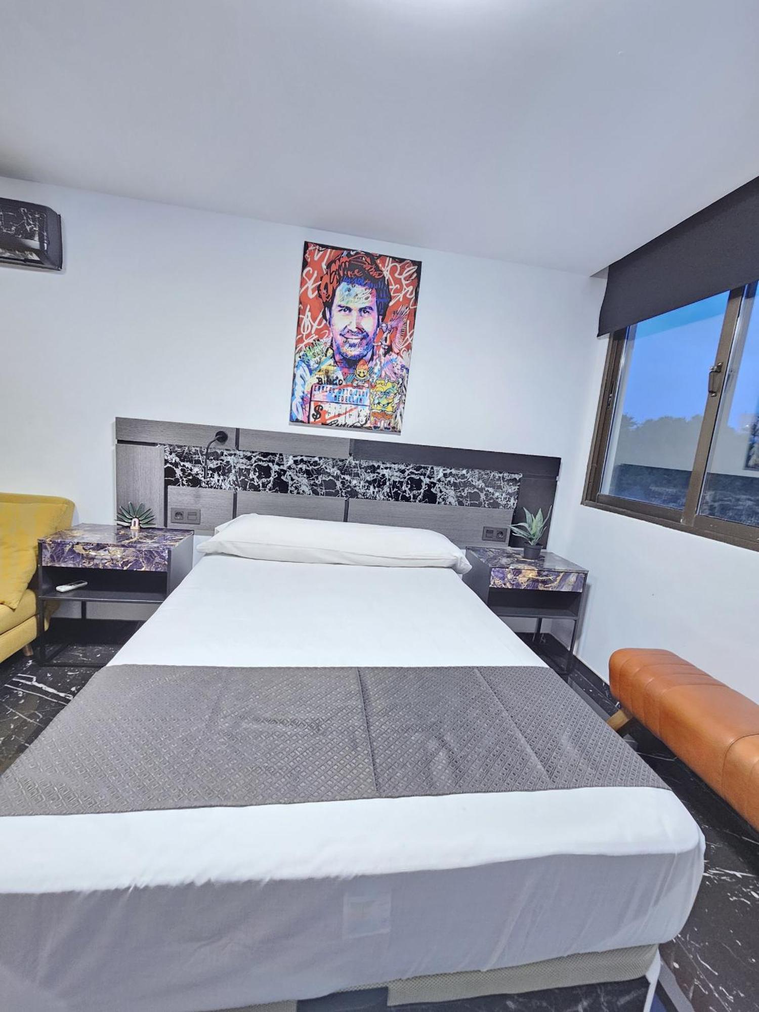 Apartamentos Benidorm Black Bagian luar foto