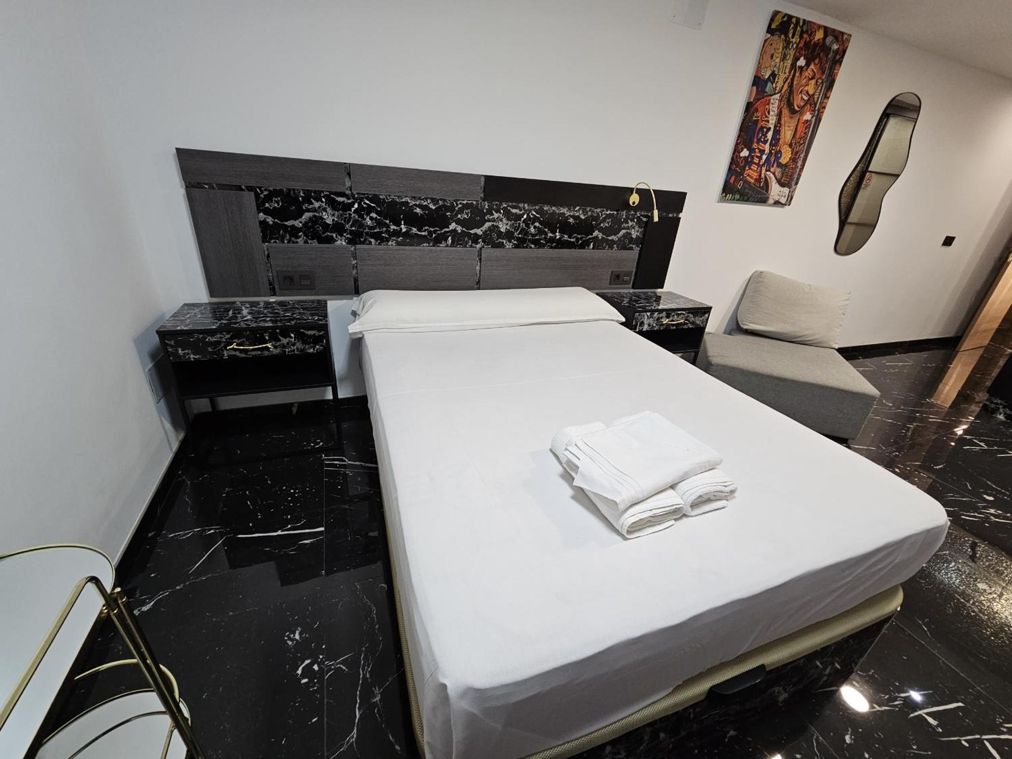 Apartamentos Benidorm Black Bagian luar foto