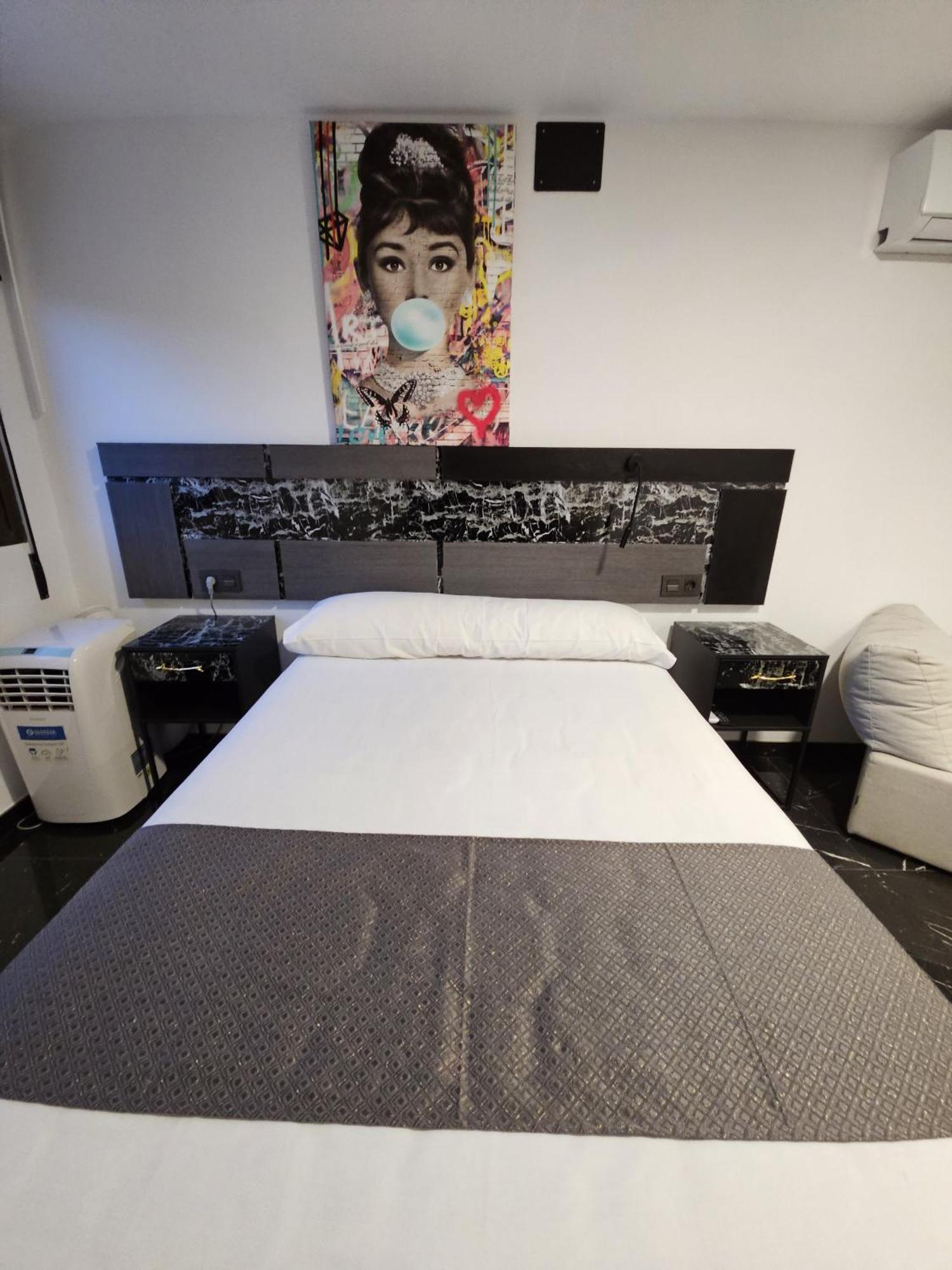 Apartamentos Benidorm Black Bagian luar foto
