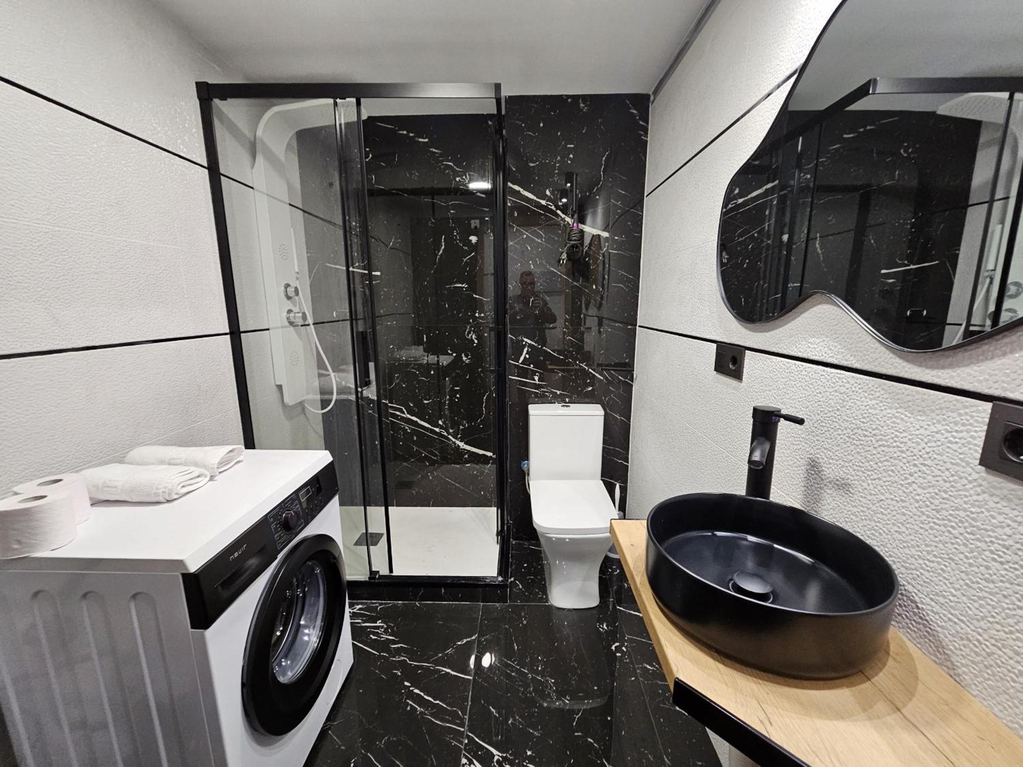 Apartamentos Benidorm Black Bagian luar foto