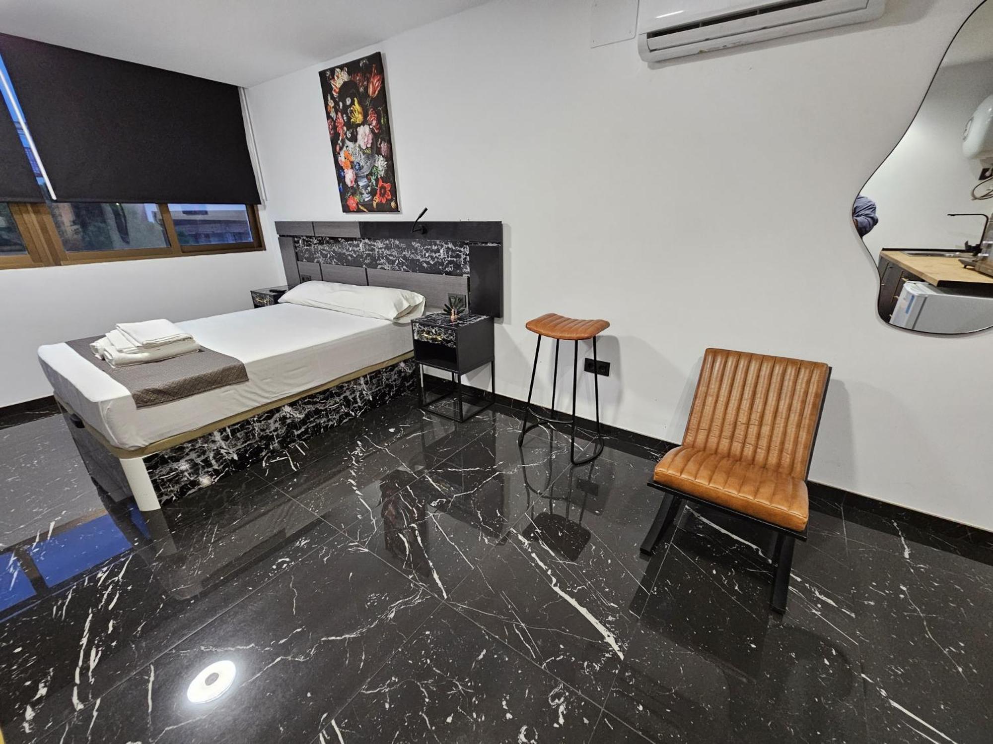 Apartamentos Benidorm Black Bagian luar foto