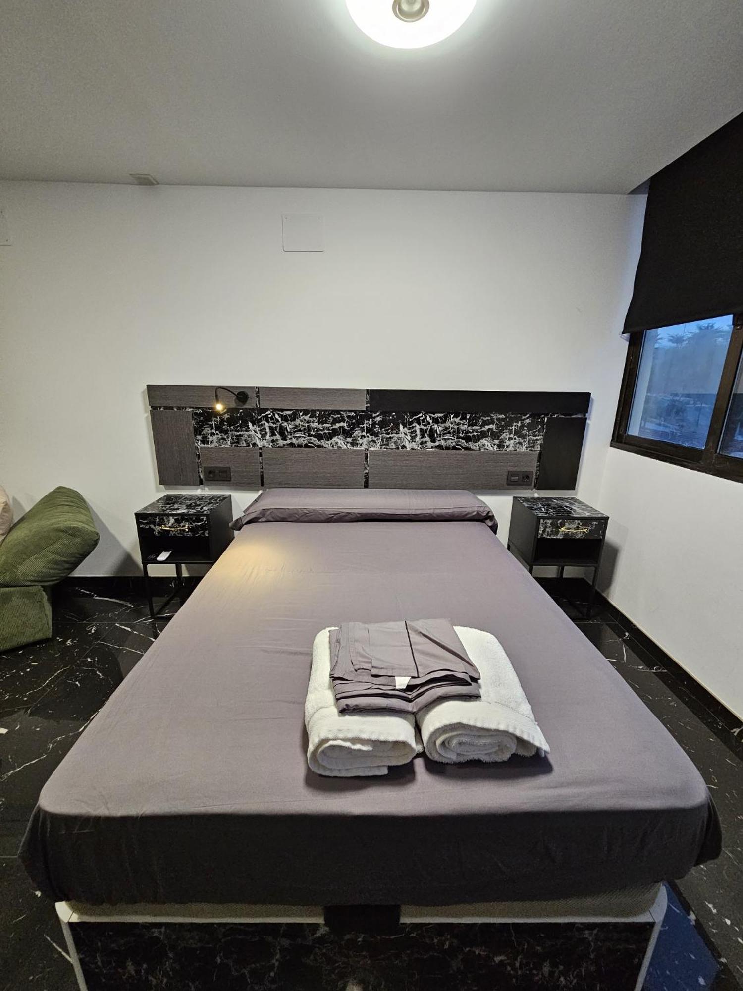Apartamentos Benidorm Black Bagian luar foto